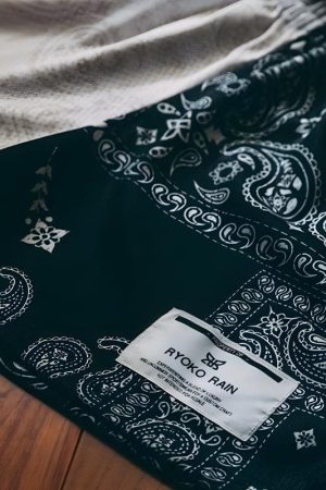 Quick Outfits, Modest Fashion Outfits Ideas Paisley Shorts