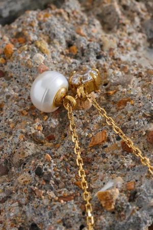 Quick Outfits, Modest Fashion Outfits Ideas Pearl & Diamond Necklace