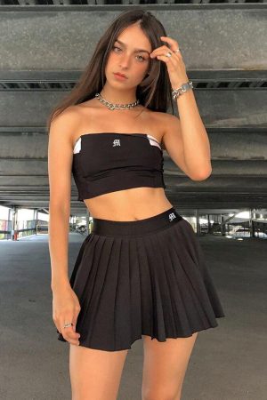 Quick Outfits, Modest Fashion Outfits Ideas Pleated Black Mini Tennis Skirt