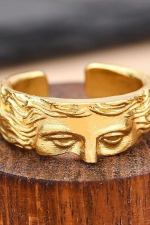 Quick Outfits, Modest Fashion Outfits Ideas Renaissance Venus Ring