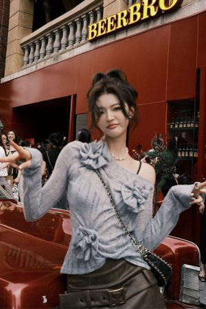 Quick Outfits, Modest Fashion Outfits Ideas Ruched Flower Top