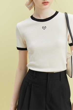 Quick Outfits, Modest Fashion Outfits Ideas Soft Girl Minimal Heart Tee