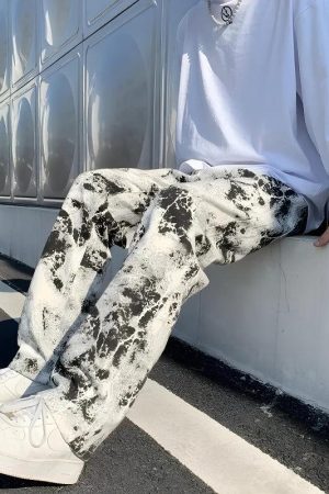 Quick Outfits, Modest Fashion Outfits Ideas Spray Paint Straight Leg Jeans