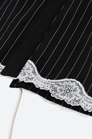 Quick Outfits, Modest Fashion Outfits Ideas Striped Lace Trim Corset Top