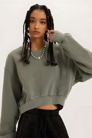 Quick Outfits, Modest Fashion Outfits Ideas V-Neck Drop Shoulder Cropped Sweatshirt