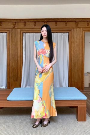 Quick Outfits, Modest Fashion Outfits Ideas Vintage Floral Cut Out Maxi Dress