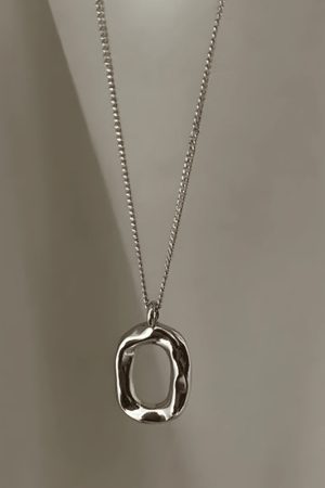 Quick Outfits, Modest Fashion Outfits Ideas Wavy Ellipse Necklace