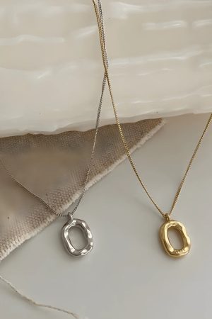 Quick Outfits, Modest Fashion Outfits Ideas Wavy Ellipse Necklace