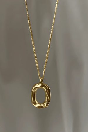 Quick Outfits, Modest Fashion Outfits Ideas Wavy Ellipse Necklace