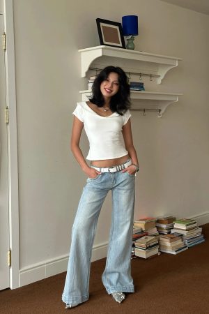 Quick Outfits, Modest Fashion Outfits Ideas White V Neck Top