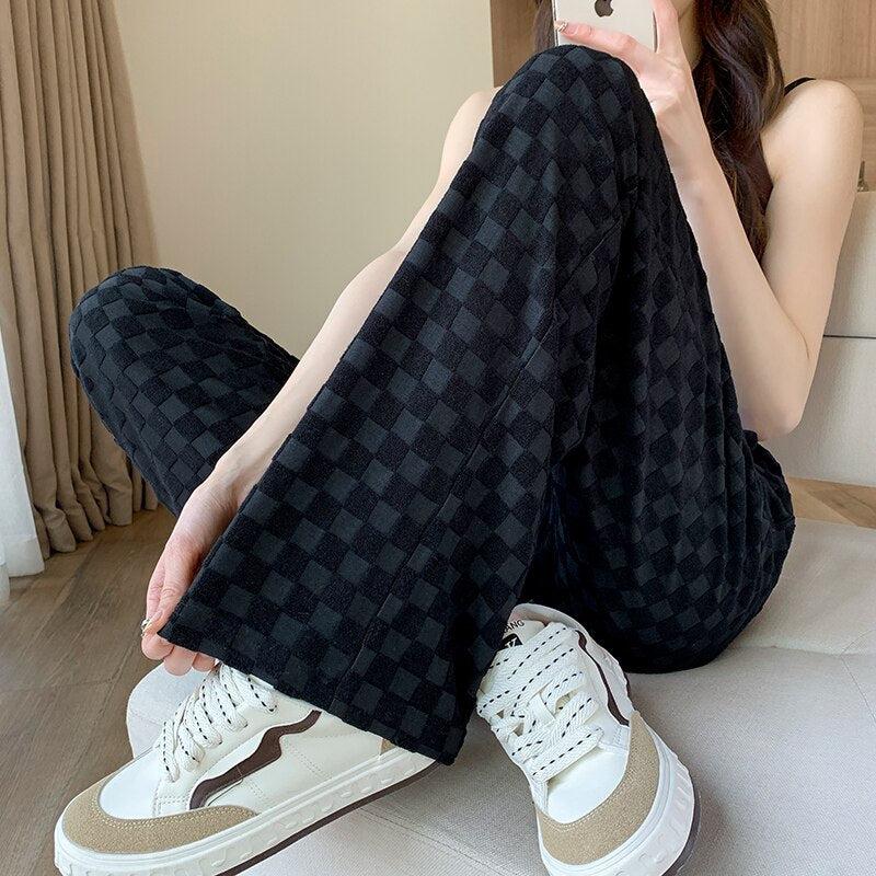 Quick Outfits, Modest Fashion Outfits Ideas Y2K Checkered Sweatpants Quick Outfits, Modest Fashion Outfits Ideas Y2K Checkered Sweatpants