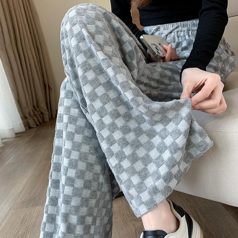 Quick Outfits, Modest Fashion Outfits Ideas Y2K Checkered Sweatpants Quick Outfits, Modest Fashion Outfits Ideas Y2K Checkered Sweatpants