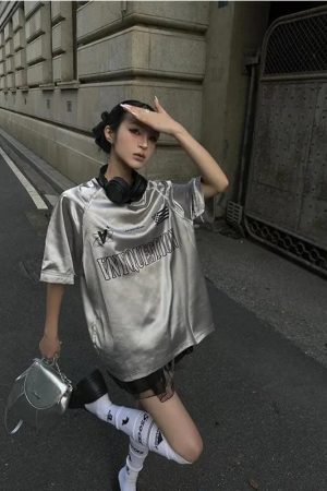 Quick Outfits, Modest Fashion Outfits Ideas Y2K Silver Oversized Tee