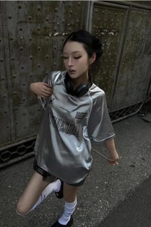 Quick Outfits, Modest Fashion Outfits Ideas Y2K Silver Oversized Tee