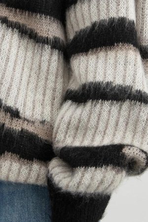 Quick Outfits, Modest Fashion Outfits Ideas Zebra Knitted Sweater