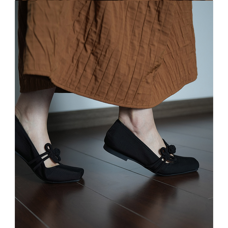 Red Flat Round-Toe Women's Shoes with Bow - Versatile Chinese Knot Design for Spring Weddings and Everyday Wear Red Flat Round-Toe Women's Shoes with Bow - Versatile Chinese Knot Design for Spring Weddings and Everyday Wear