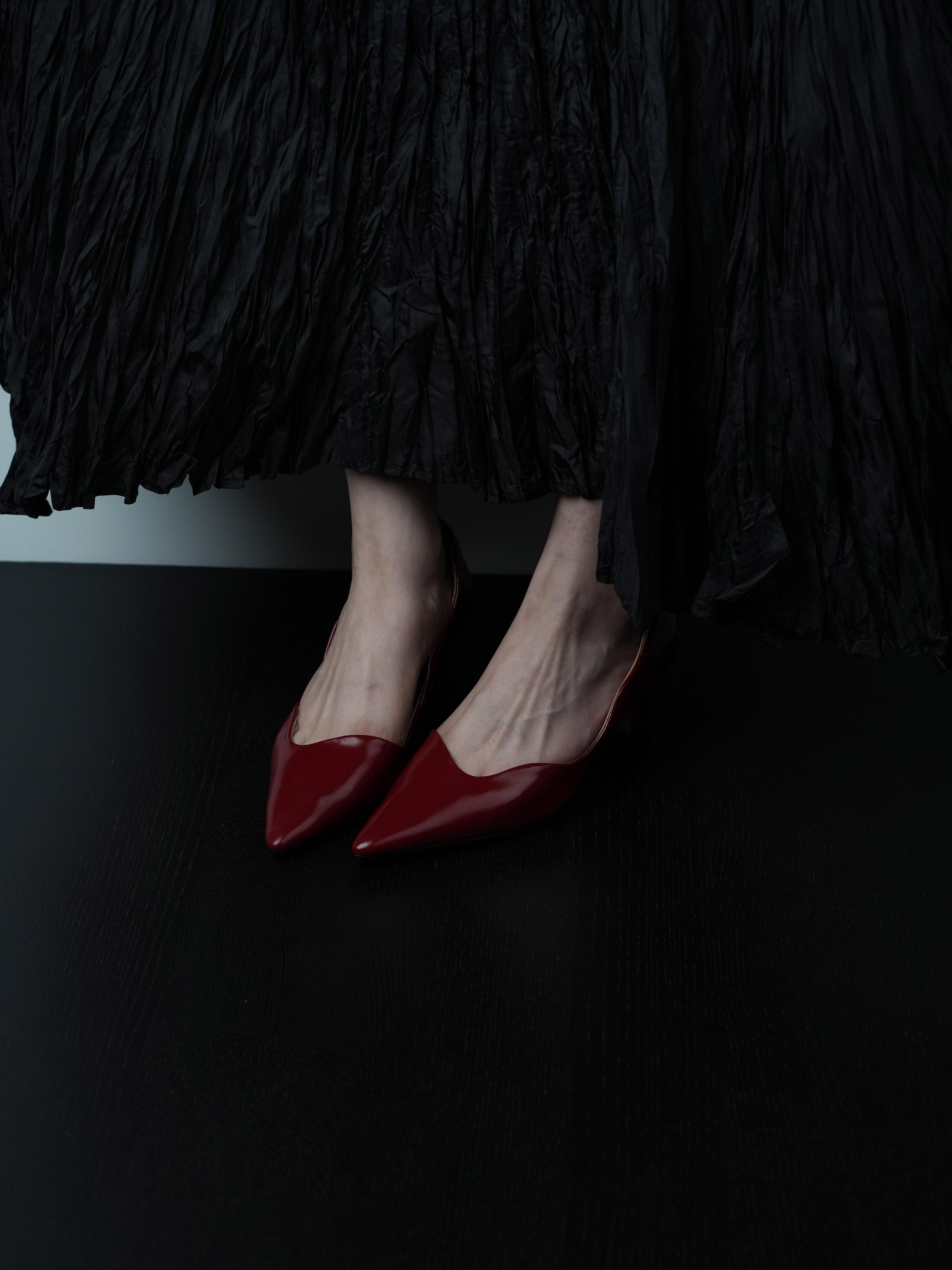 Red Pointed Toe High Heels for Women, Minimalist Thin Heel Office Shoes, Chic Commuting Style, Elegant Fashion Footwear