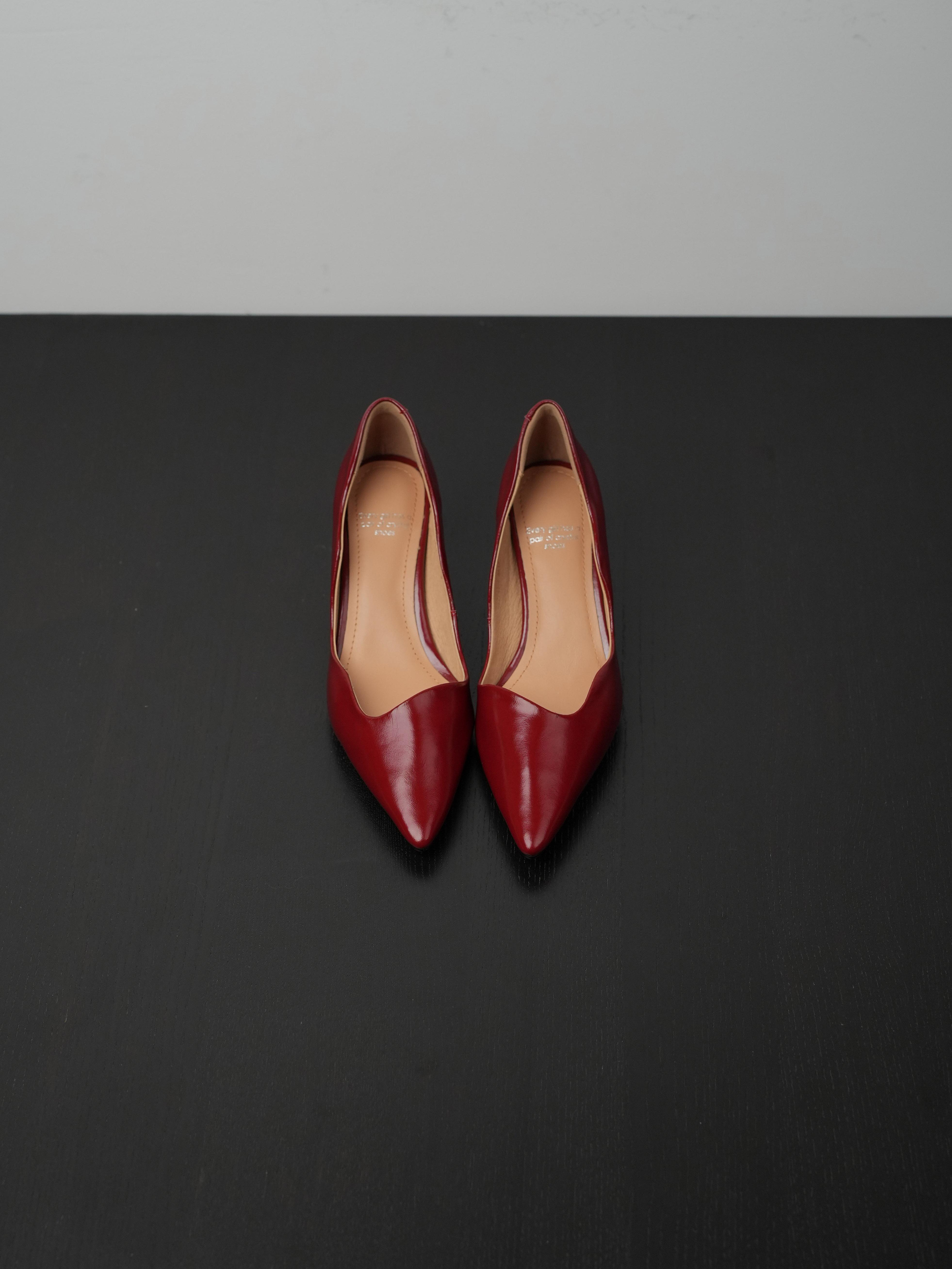 Red Pointed Toe High Heels for Women, Minimalist Thin Heel Office Shoes, Chic Commuting Style, Elegant Fashion Footwear