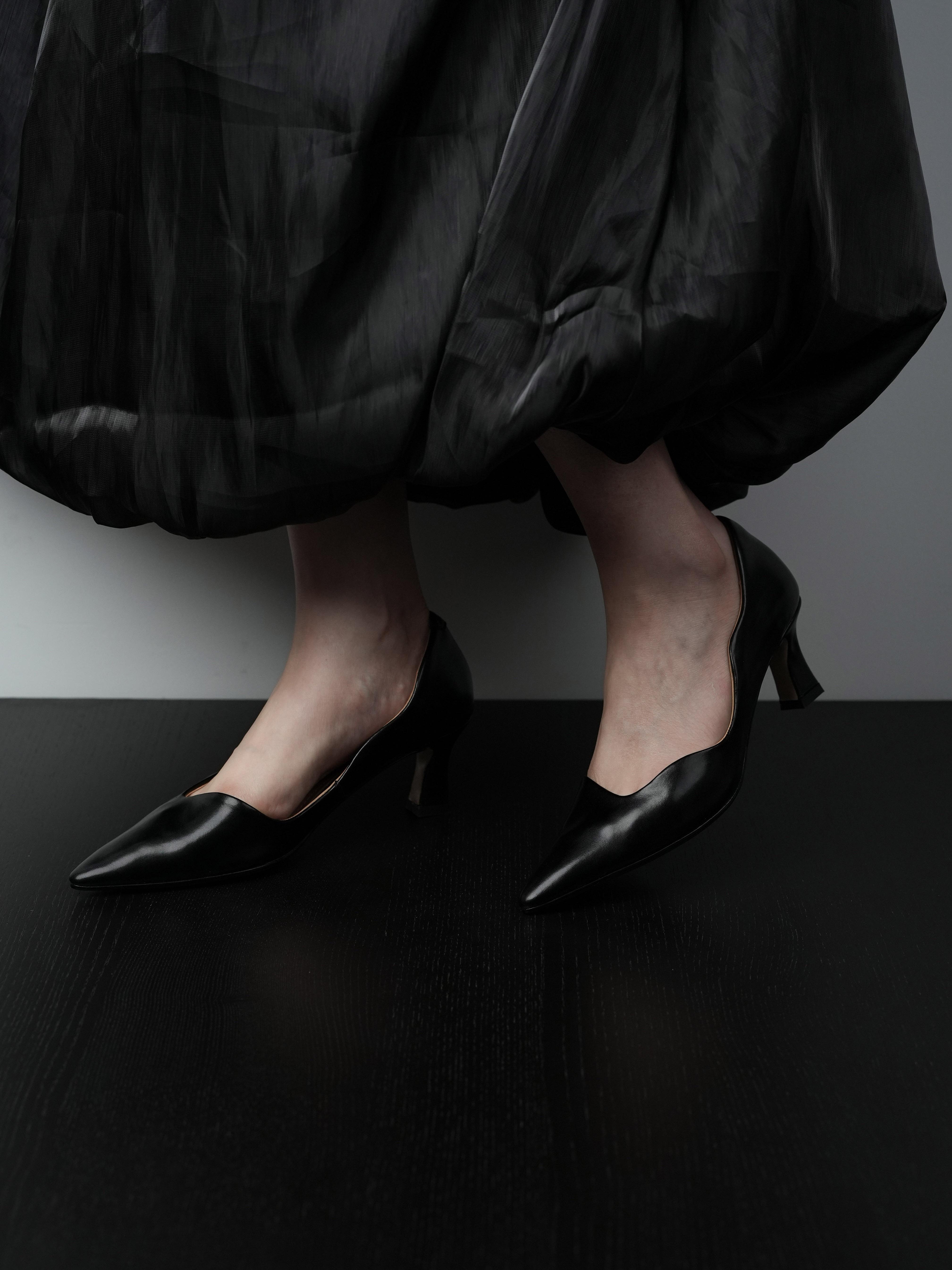 Red Pointed Toe High Heels for Women, Minimalist Thin Heel Office Shoes, Chic Commuting Style, Elegant Fashion Footwear Red Pointed Toe High Heels for Women, Minimalist Thin Heel Office Shoes, Chic Commuting Style, Elegant Fashion Footwear