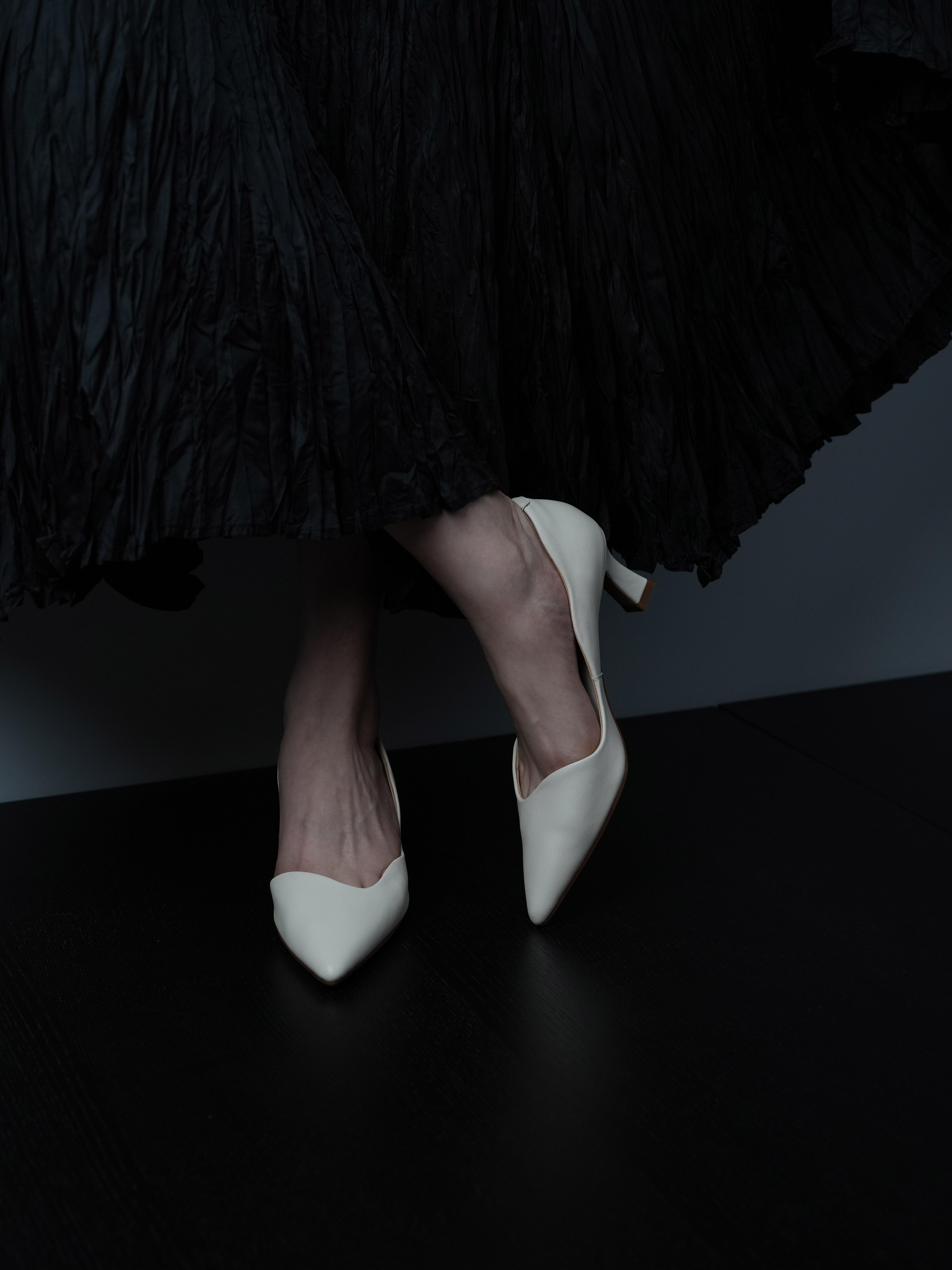 Red Pointed Toe High Heels for Women, Minimalist Thin Heel Office Shoes, Chic Commuting Style, Elegant Fashion Footwear Red Pointed Toe High Heels for Women, Minimalist Thin Heel Office Shoes, Chic Commuting Style, Elegant Fashion Footwear