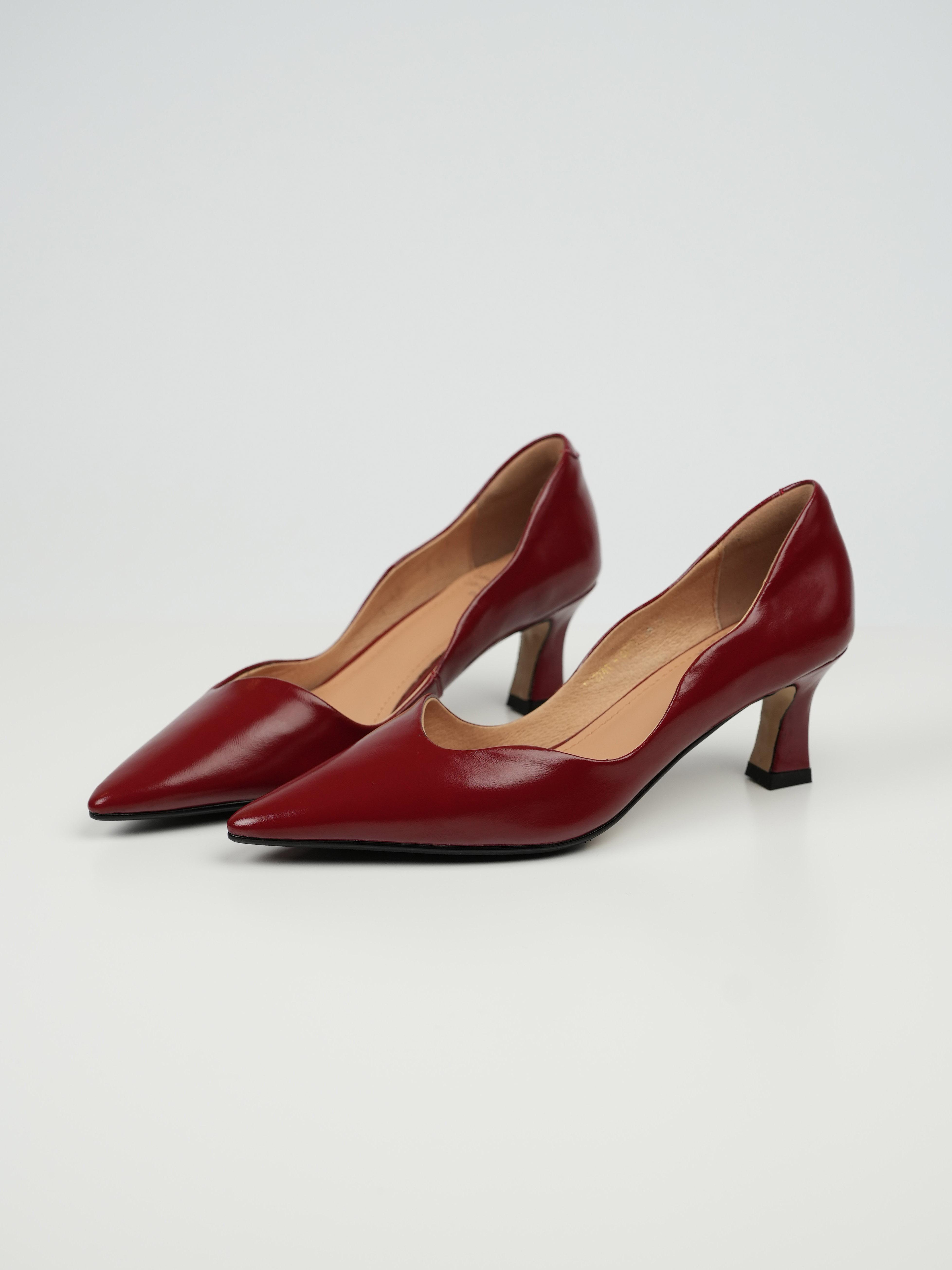 Red Pointed Toe High Heels for Women, Minimalist Thin Heel Office Shoes, Chic Commuting Style, Elegant Fashion Footwear Red Pointed Toe High Heels for Women, Minimalist Thin Heel Office Shoes, Chic Commuting Style, Elegant Fashion Footwear