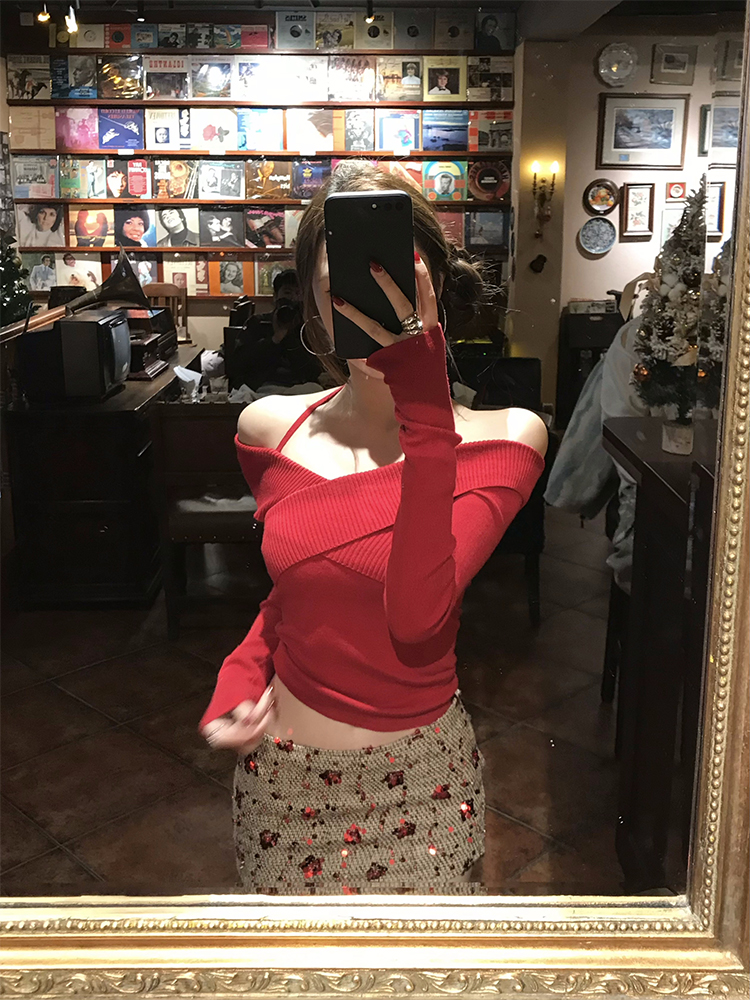 Red Sequined Low-Waist Skirt for Women - Versatile Slimming Autumn Winter Design, Thickened Short Skirt, Trendy Fashion Red Sequined Low-Waist Skirt for Women - Versatile Slimming Autumn Winter Design, Thickened Short Skirt, Trendy Fashion