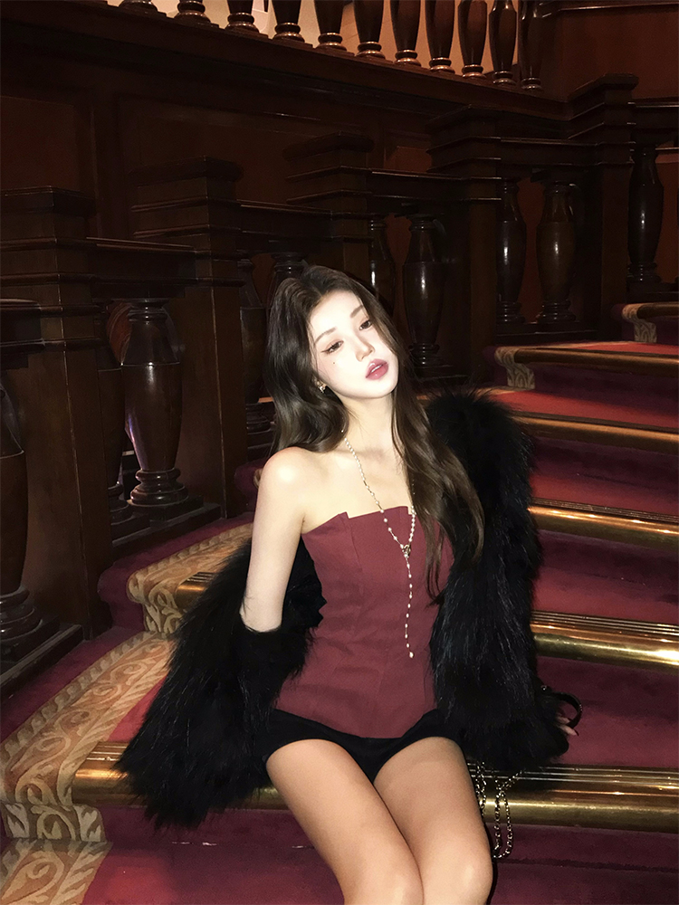 Red Strapless Pleated Blouse - Irregular Fitted Waist-Cinching Top for Women - Perfect for New Year & Early Spring Style Red Strapless Pleated Blouse - Irregular Fitted Waist-Cinching Top for Women - Perfect for New Year & Early Spring Style