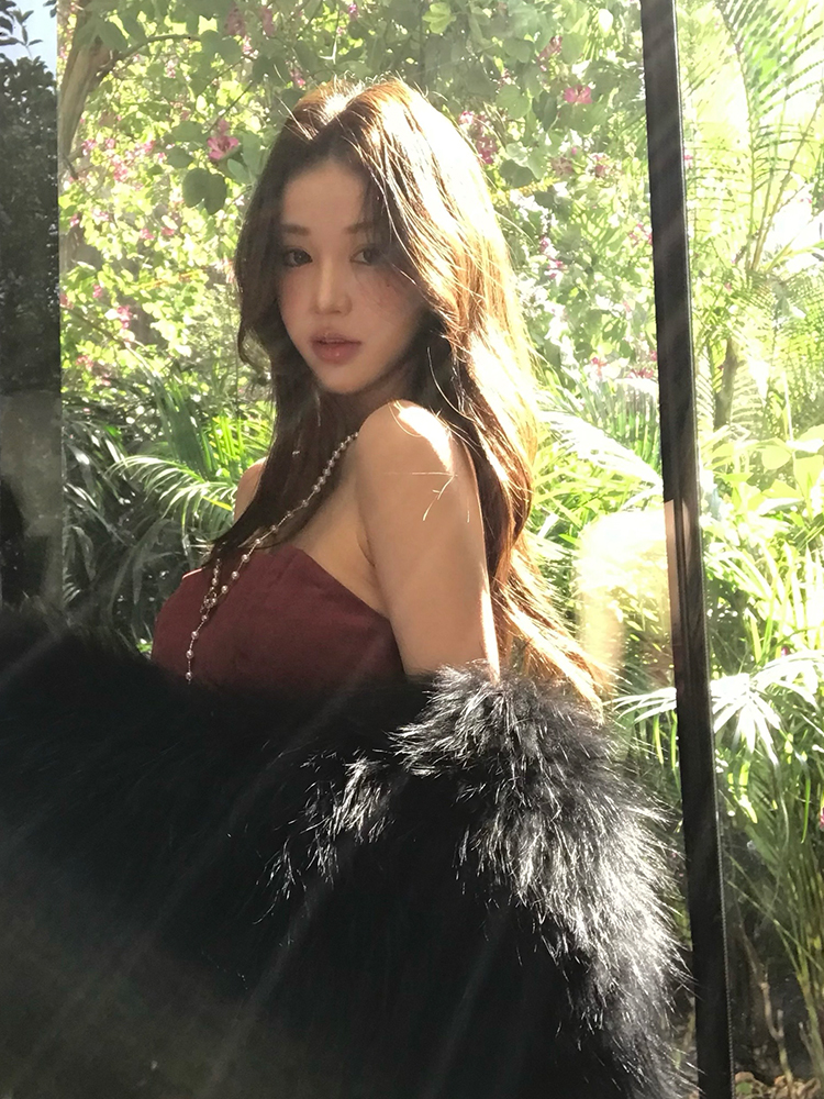 Red Strapless Pleated Blouse - Irregular Fitted Waist-Cinching Top for Women - Perfect for New Year & Early Spring Style Red Strapless Pleated Blouse - Irregular Fitted Waist-Cinching Top for Women - Perfect for New Year & Early Spring Style