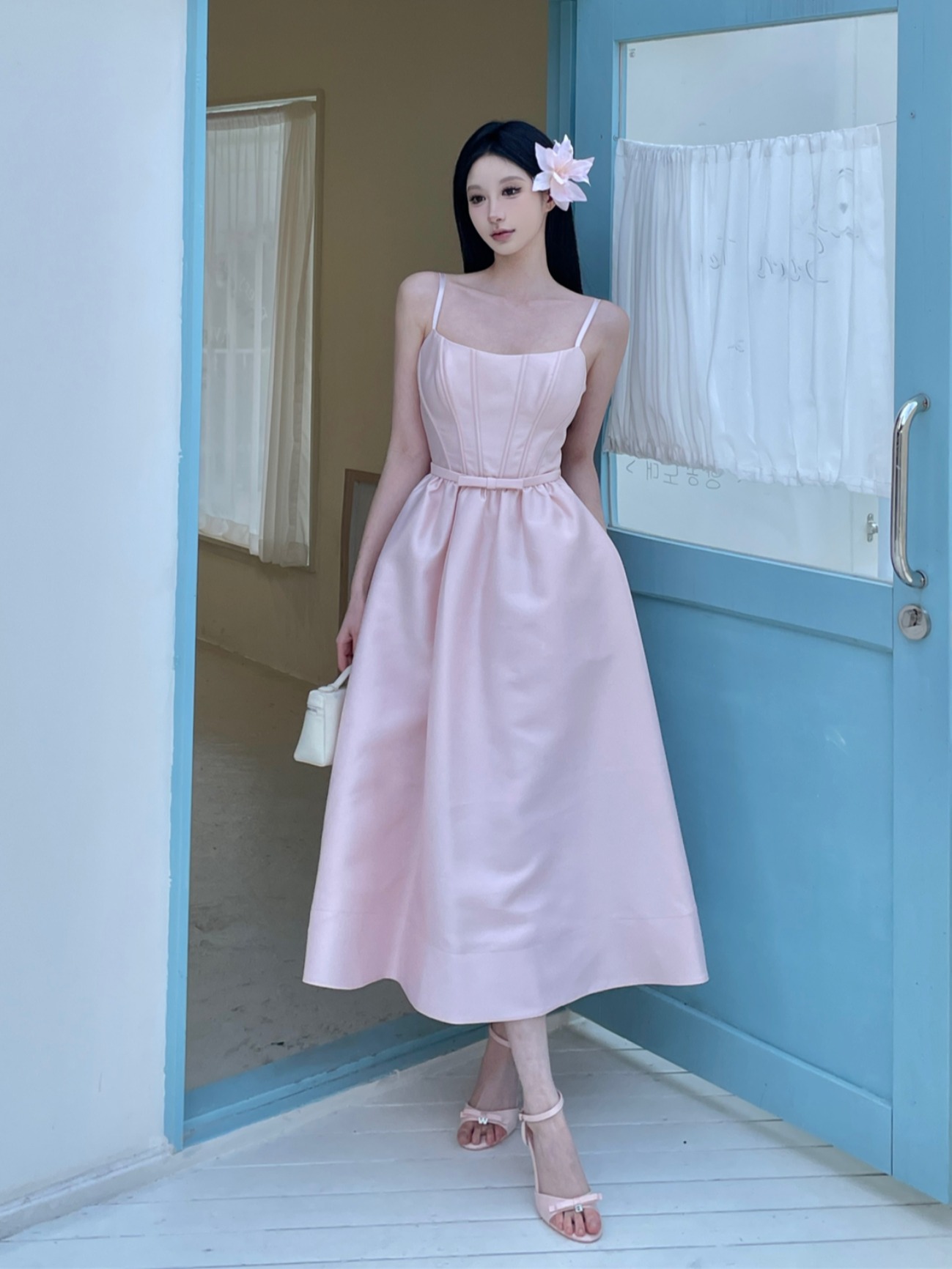 Refined Day Dress for Women in Faux Silk with Fishbone Waist, Spaghetti Straps, and Strapless Design - French Style Elegance Refined Day Dress for Women in Faux Silk with Fishbone Waist, Spaghetti Straps, and Strapless Design - French Style Elegance