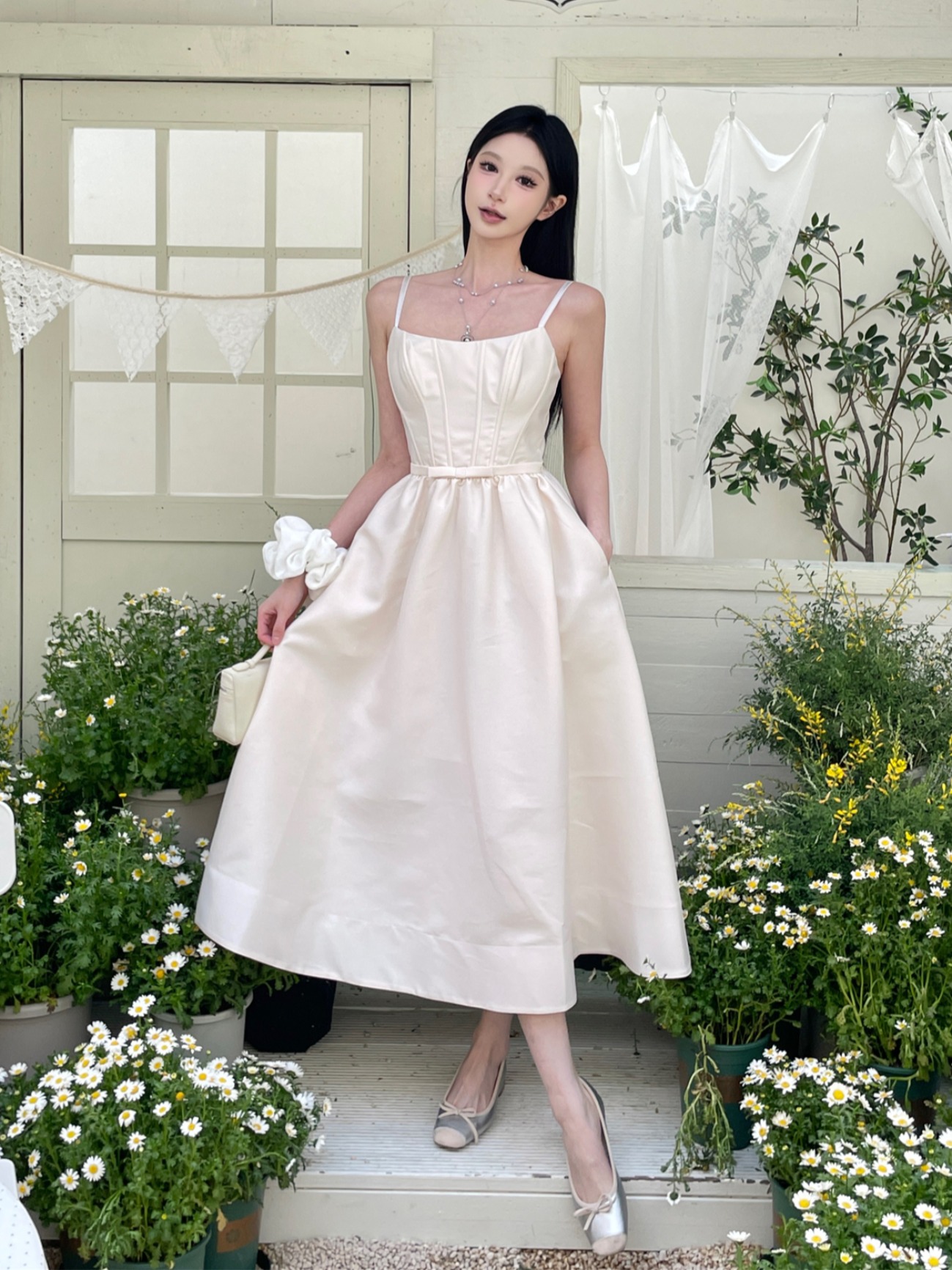 Refined Day Dress for Women in Faux Silk with Fishbone Waist, Spaghetti Straps, and Strapless Design - French Style Elegance Refined Day Dress for Women in Faux Silk with Fishbone Waist, Spaghetti Straps, and Strapless Design - French Style Elegance