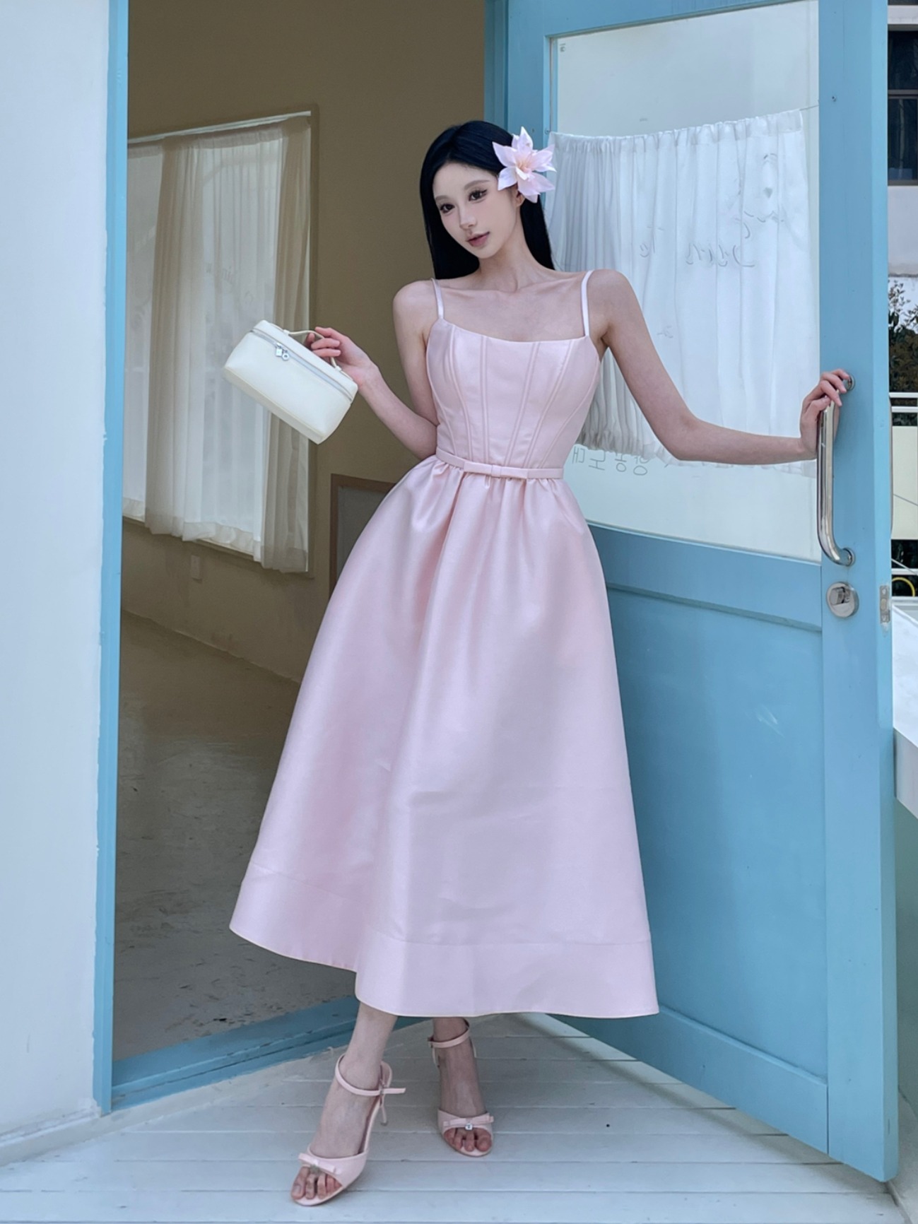 Refined Day Dress for Women in Faux Silk with Fishbone Waist, Spaghetti Straps, and Strapless Design - French Style Elegance Refined Day Dress for Women in Faux Silk with Fishbone Waist, Spaghetti Straps, and Strapless Design - French Style Elegance