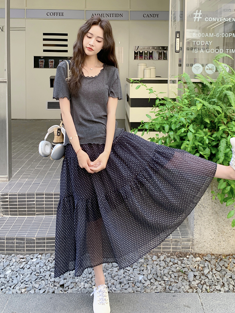 Relaxed Fit Short-Sleeve Two-Piece Summer Outfit for Women - Elegant Skirt Set, Simple and Stylish, Perfect for Casual Days