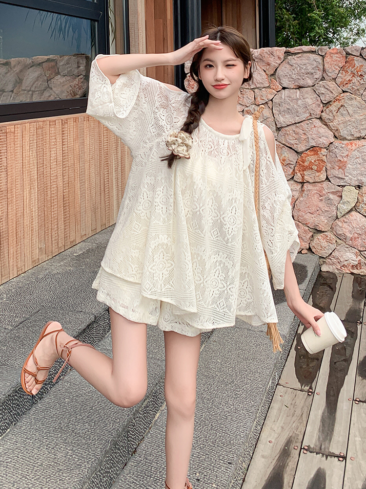 Relaxed Lace Off-Shoulder Two-Piece Shorts Set for Women - Summer 2025 Beach Vacation Outfit, Trendy Sun Protection Style Relaxed Lace Off-Shoulder Two-Piece Shorts Set for Women - Summer 2025 Beach Vacation Outfit, Trendy Sun Protection Style