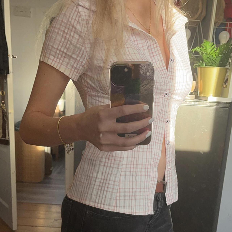 Relaxed Summer Color-Block Blue and White Plaid Button-Up Shirt - College Style Waist-Defining Slim Fit for Trendy Looks Relaxed Summer Color-Block Blue and White Plaid Button-Up Shirt - College Style Waist-Defining Slim Fit for Trendy Looks