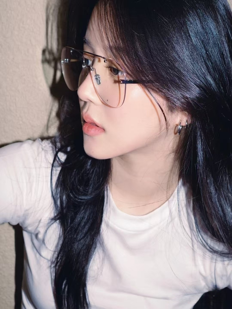 Retro American Frameless Sunglasses for Blue Light Protection, Myopia-Friendly, Flattering for Round Faces, Women's Y2K Style Accessory Retro American Frameless Sunglasses for Blue Light Protection, Myopia-Friendly, Flattering for Round Faces, Women's Y2K Style Accessory