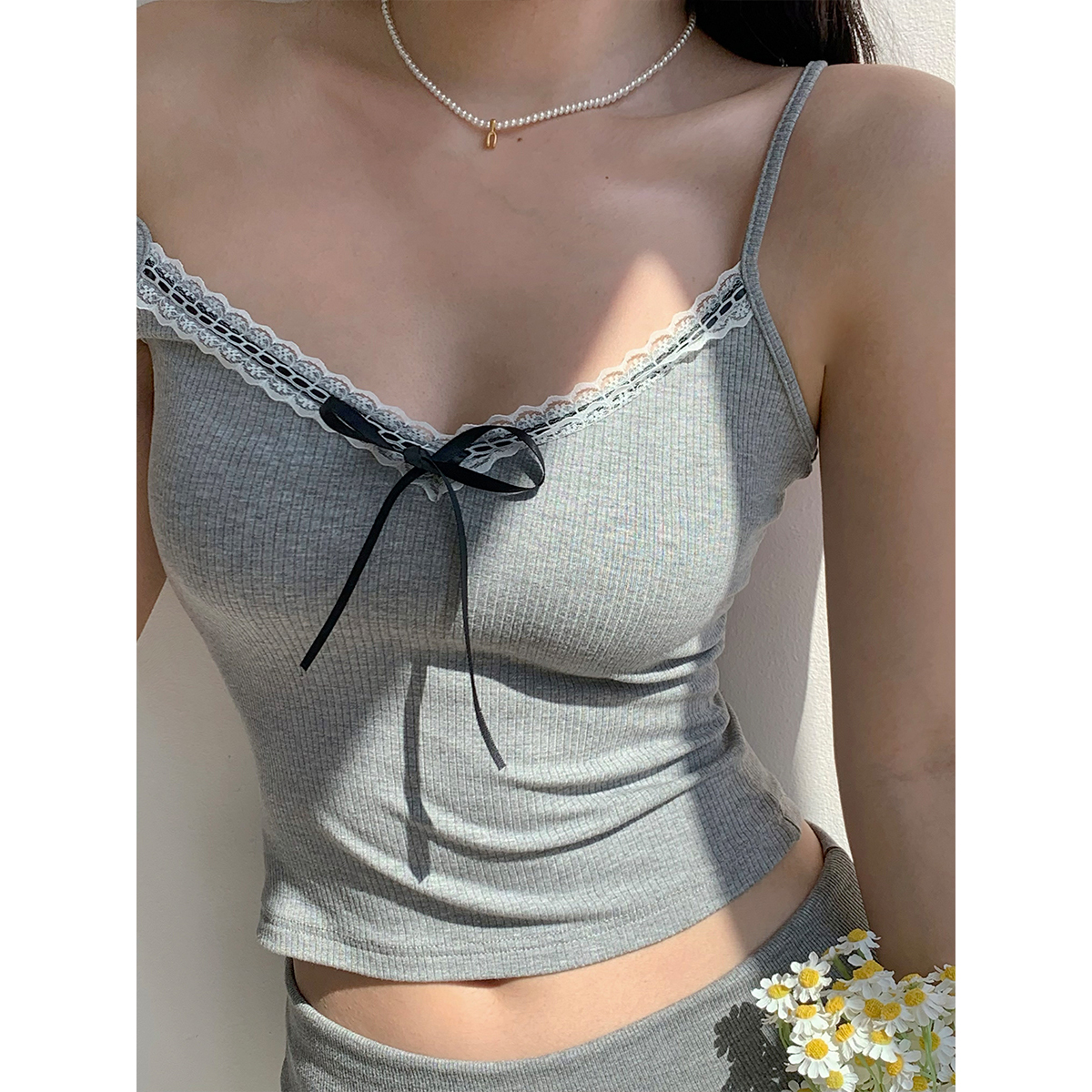 Retro American Style Lace Bow Elastic Slimming Camisole Top - Y2K Inspired Fashion Essential for Effortless Chic Looks Retro American Style Lace Bow Elastic Slimming Camisole Top - Y2K Inspired Fashion Essential for Effortless Chic Looks