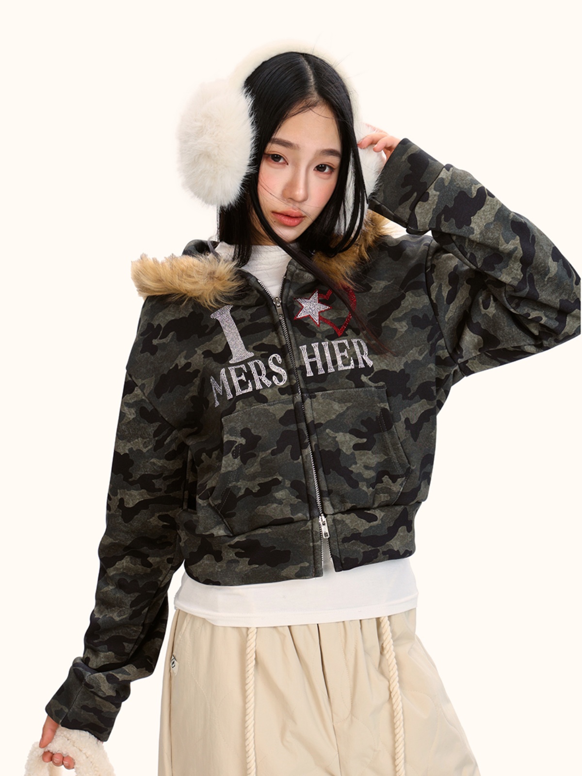 Retro Camouflage Fleece Hoodie Jacket with Fur Collar for Women - Trendy Short American Style with Rhinestone Letter Detail Retro Camouflage Fleece Hoodie Jacket with Fur Collar for Women - Trendy Short American Style with Rhinestone Letter Detail