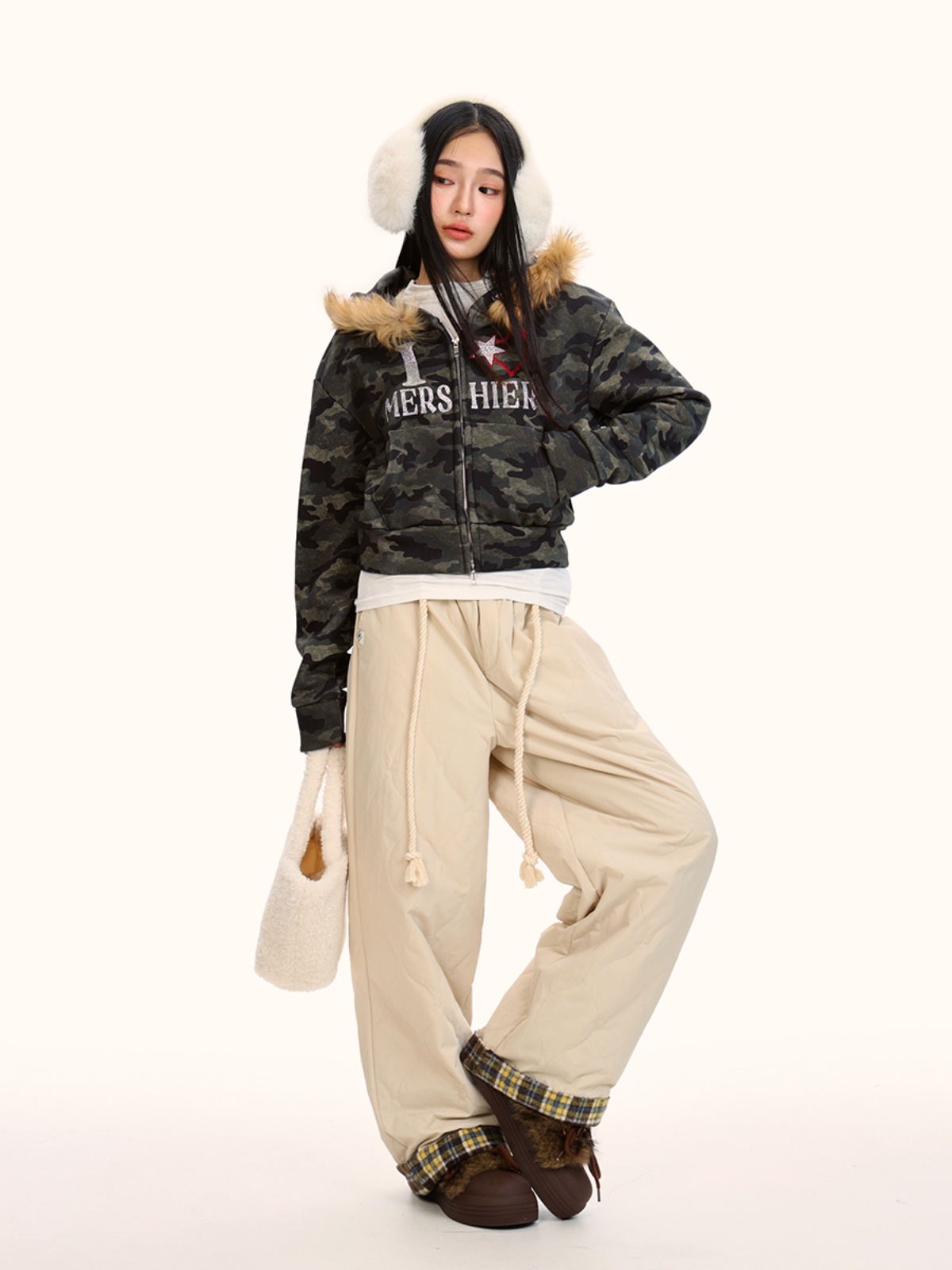 Retro Camouflage Fleece Hoodie Jacket with Fur Collar for Women - Trendy Short American Style with Rhinestone Letter Detail Retro Camouflage Fleece Hoodie Jacket with Fur Collar for Women - Trendy Short American Style with Rhinestone Letter Detail