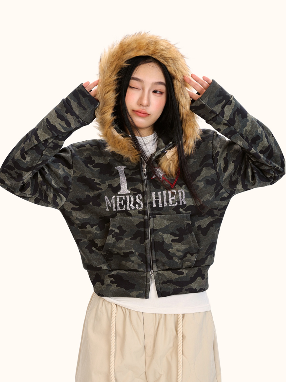 Retro Camouflage Fleece Hoodie Jacket with Fur Collar for Women - Trendy Short American Style with Rhinestone Letter Detail Retro Camouflage Fleece Hoodie Jacket with Fur Collar for Women - Trendy Short American Style with Rhinestone Letter Detail