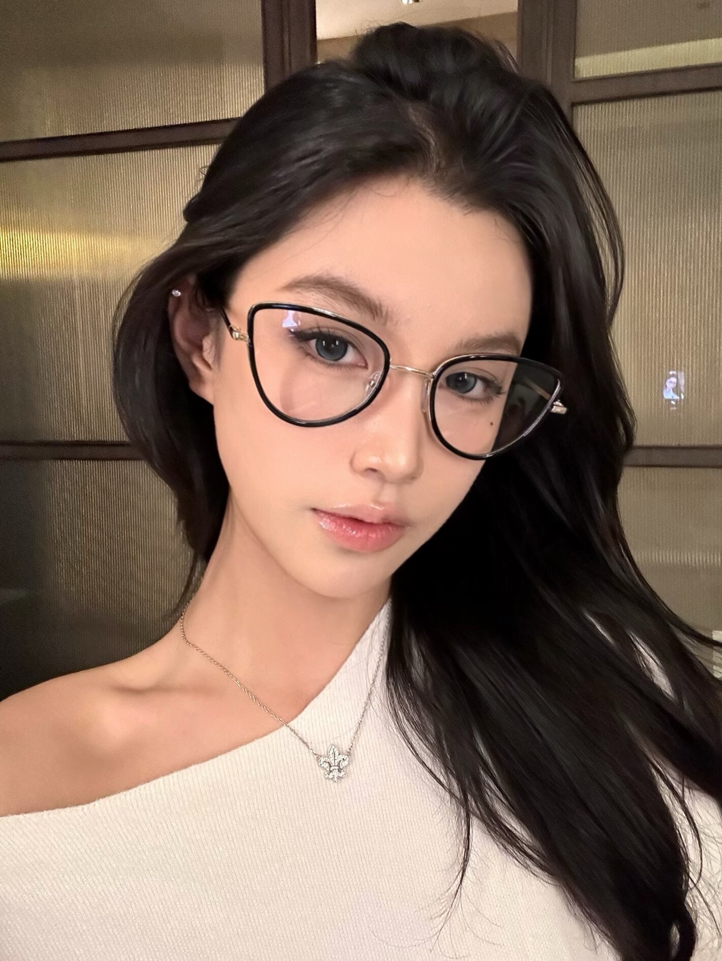 Retro Cat-Eye Anti-Blue Light Prescription Glasses for Women - Trendy Black Metal Frame, Flattering for Round & Oval Faces