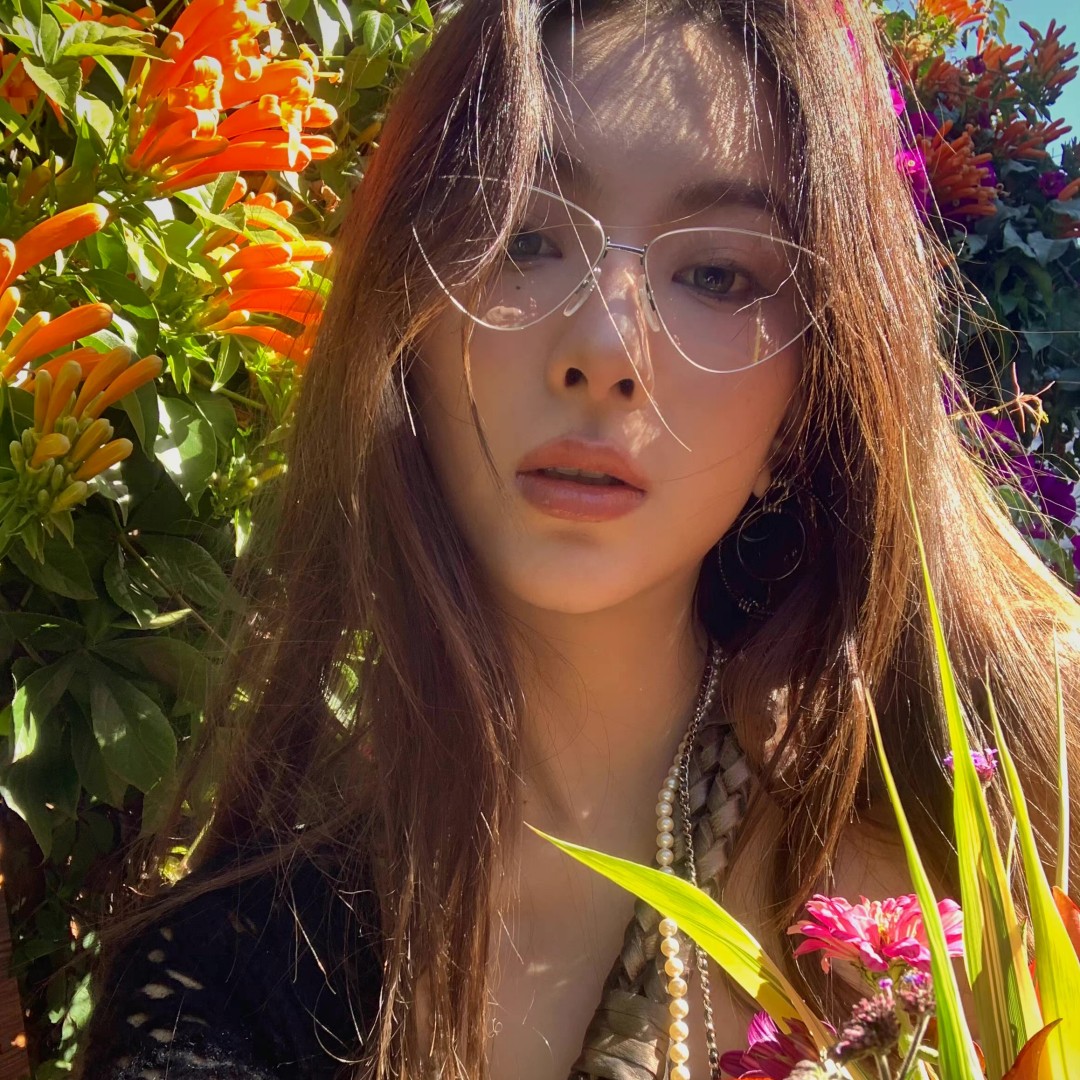 Retro Cat-Eye Glasses for Women - Thin Edge Frameless Triangular Gold Wire Ultra-Light Design for Small Faces - American Baddie Style Retro Cat-Eye Glasses for Women - Thin Edge Frameless Triangular Gold Wire Ultra-Light Design for Small Faces - American Baddie Style