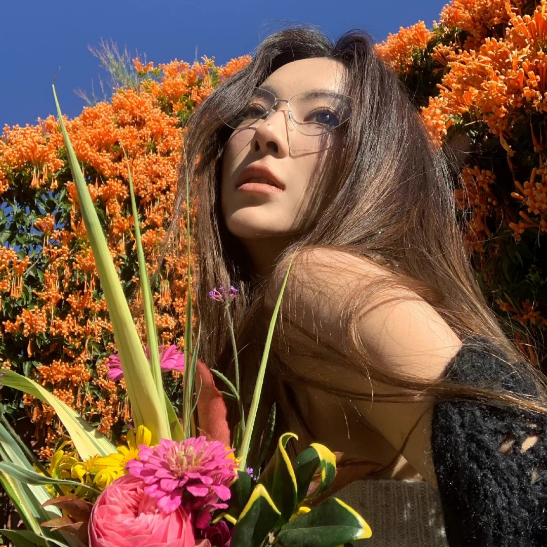 Retro Cat-Eye Glasses for Women - Thin Edge Frameless Triangular Gold Wire Ultra-Light Design for Small Faces - American Baddie Style Retro Cat-Eye Glasses for Women - Thin Edge Frameless Triangular Gold Wire Ultra-Light Design for Small Faces - American Baddie Style