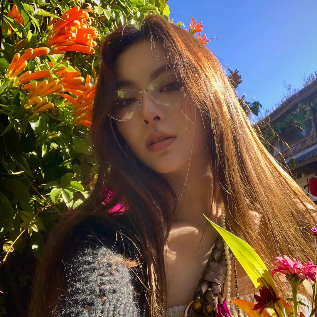 Retro Cat-Eye Glasses for Women - Thin Edge Frameless Triangular Gold Wire Ultra-Light Design for Small Faces - American Baddie Style Retro Cat-Eye Glasses for Women - Thin Edge Frameless Triangular Gold Wire Ultra-Light Design for Small Faces - American Baddie Style