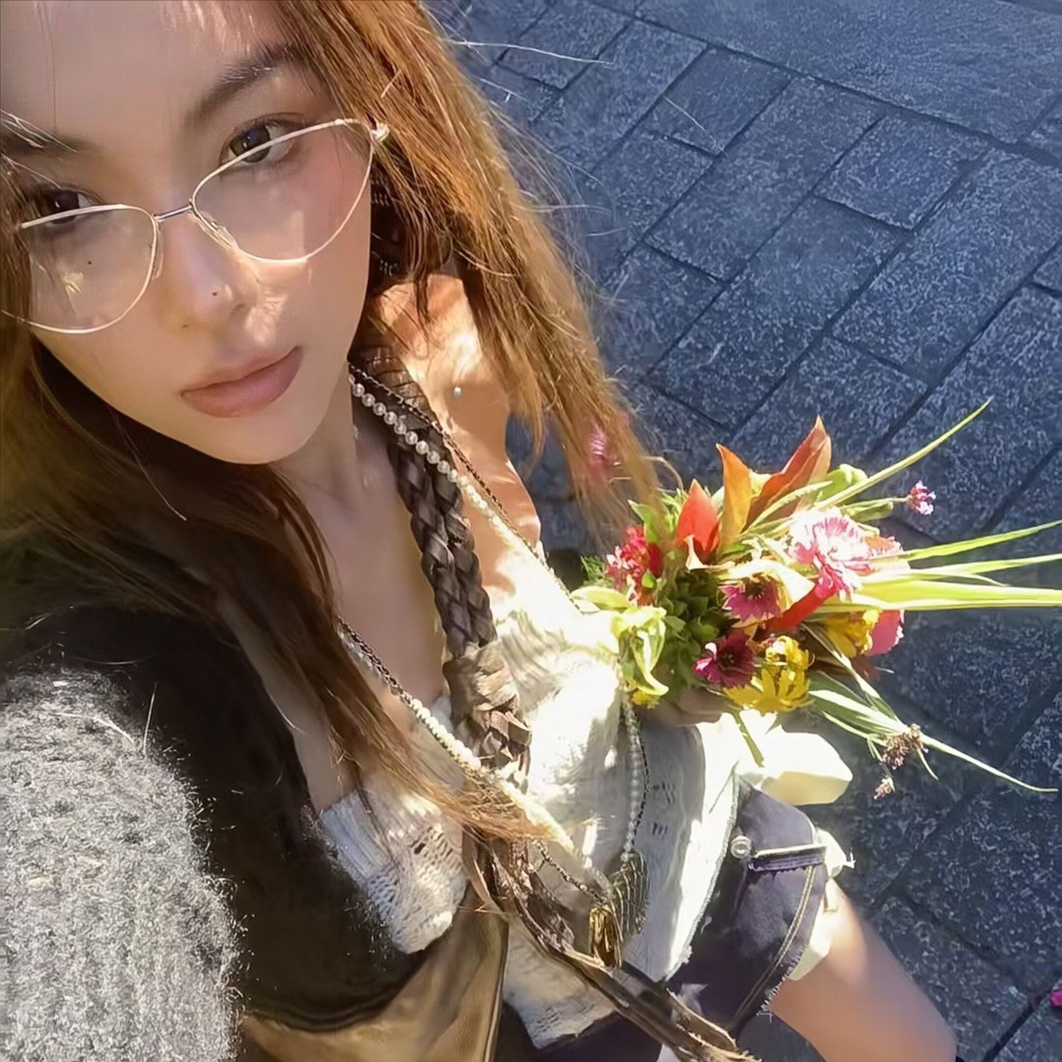 Retro Cat-Eye Glasses for Women - Thin Edge Frameless Triangular Gold Wire Ultra-Light Design for Small Faces - American Baddie Style