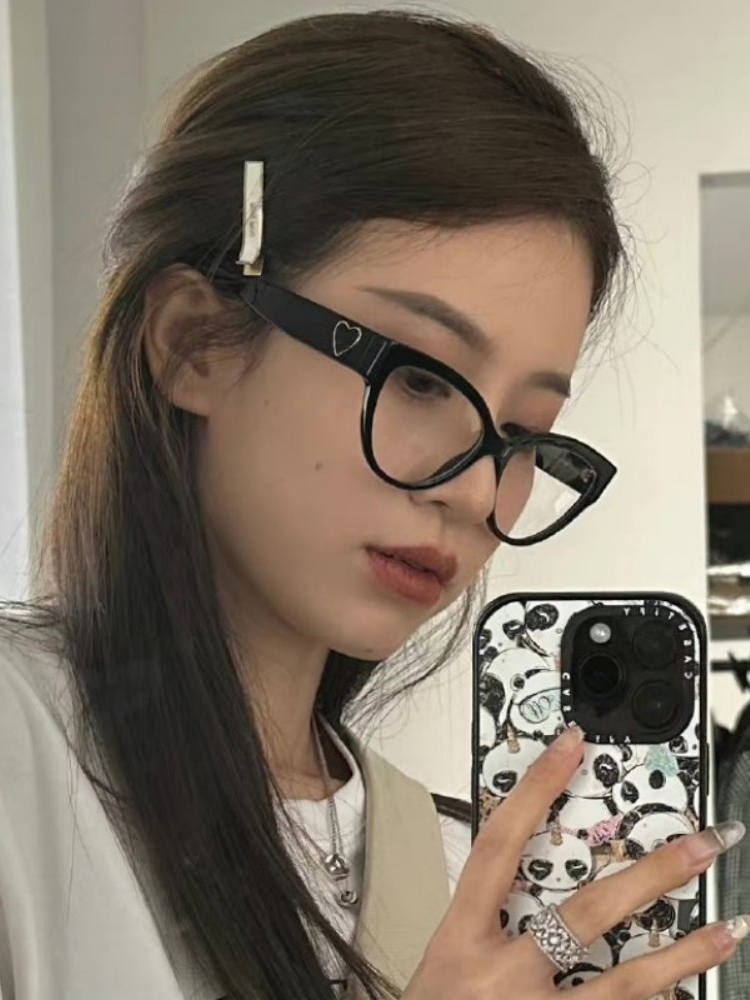 Retro Cat-Eye Heart-Shaped Black Glasses for Women, High-End Near-Sighted Design, Perfect for Square & Round Faces, Vintage Style