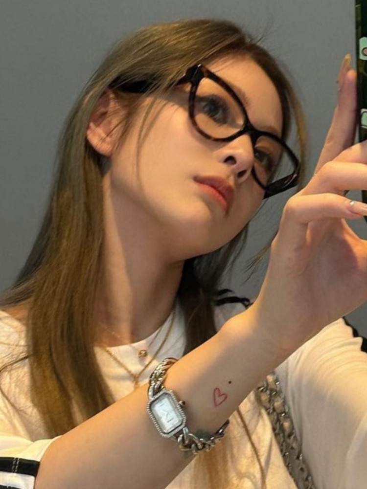 Retro Cat-Eye Heart-Shaped Black Glasses for Women, High-End Near-Sighted Design, Perfect for Square & Round Faces, Vintage Style Retro Cat-Eye Heart-Shaped Black Glasses for Women, High-End Near-Sighted Design, Perfect for Square & Round Faces, Vintage Style