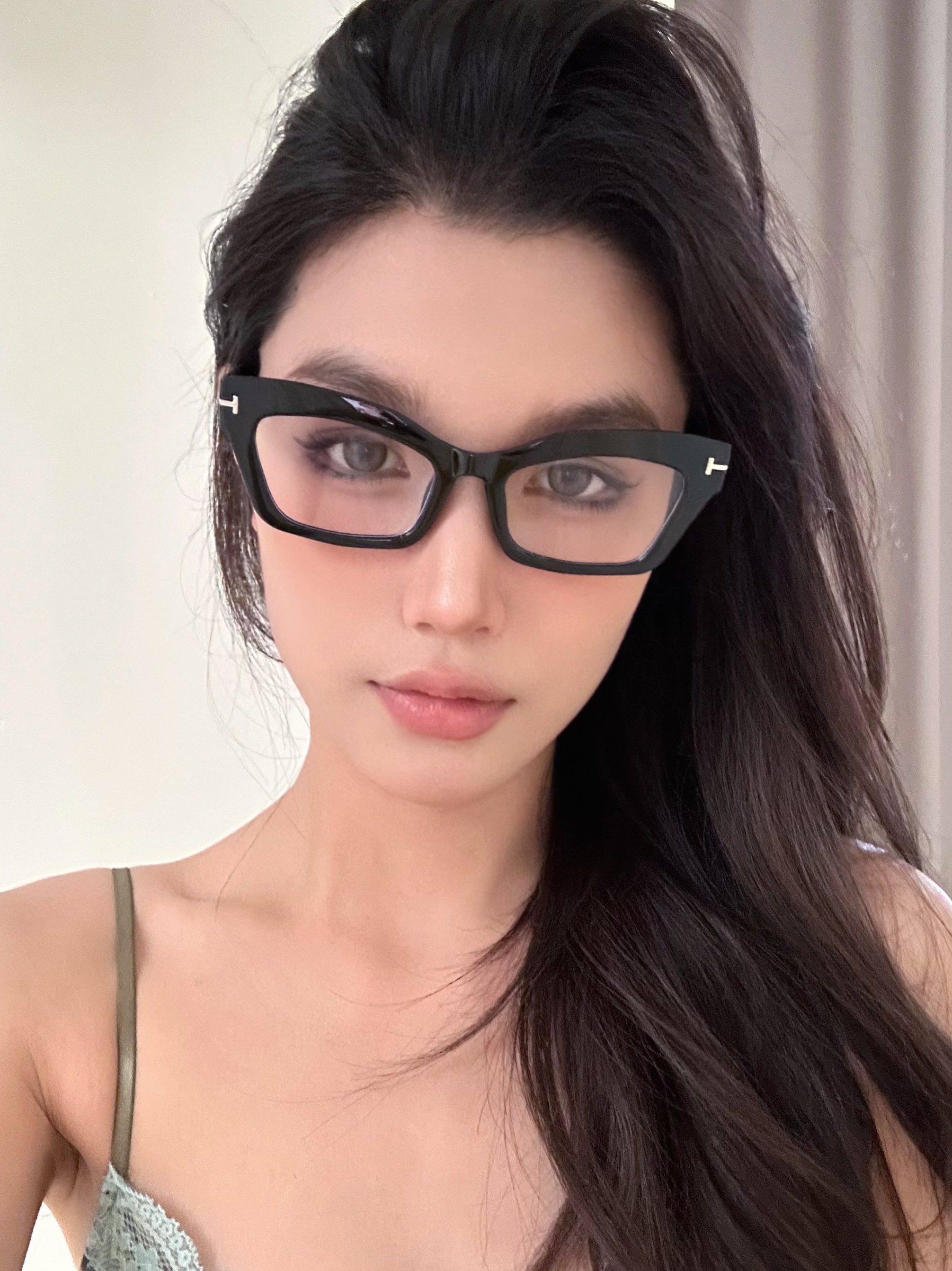 Retro Cat-Eye Square Black Glasses for Women - High-End Fashion Accessory for Round and Square Faces Retro Cat-Eye Square Black Glasses for Women - High-End Fashion Accessory for Round and Square Faces