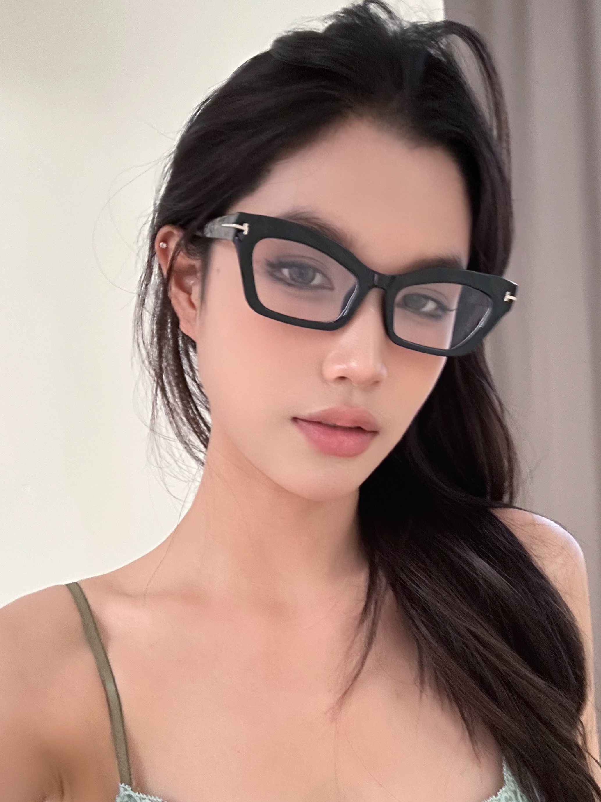 Retro Cat-Eye Square Black Glasses for Women - High-End Fashion Accessory for Round and Square Faces Retro Cat-Eye Square Black Glasses for Women - High-End Fashion Accessory for Round and Square Faces
