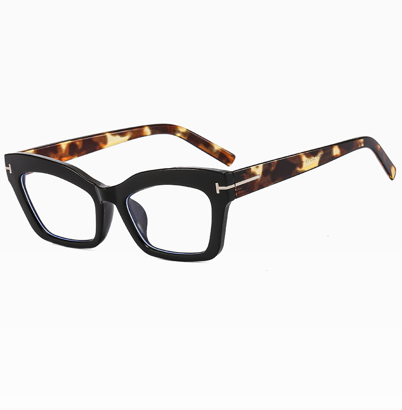 Retro Cat-Eye Square Black Glasses for Women - High-End Fashion Accessory for Round and Square Faces
