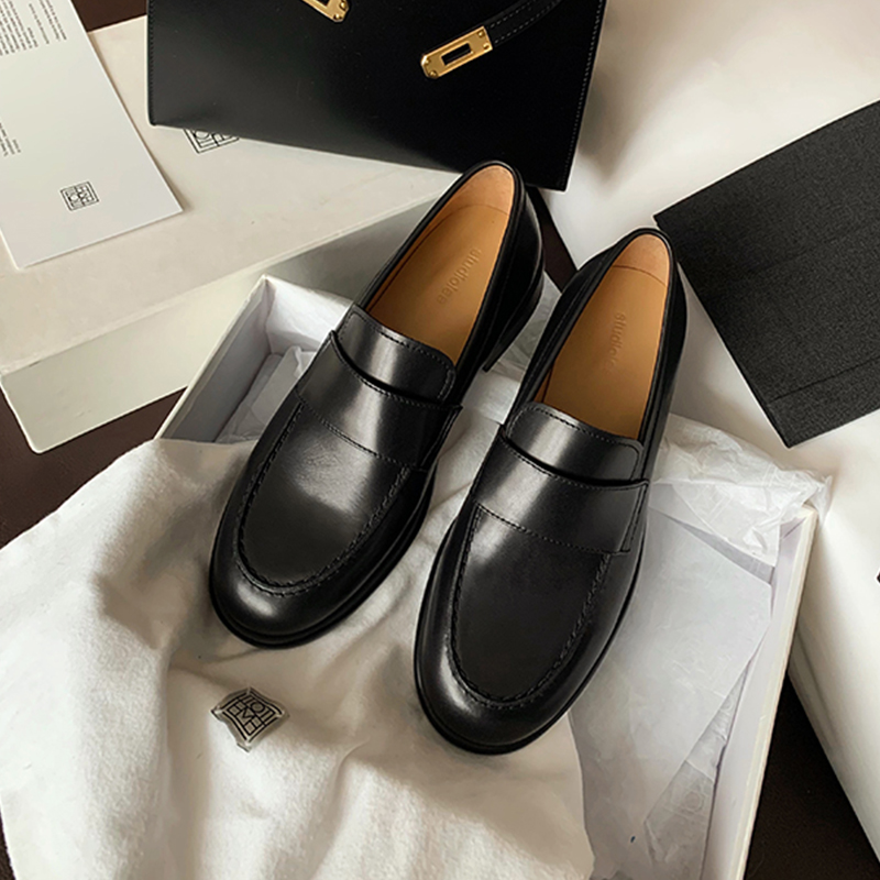 Retro Chunky Heel Slip-On Loafers in Leather - British Style Flat Shoes for Y2K Fashion